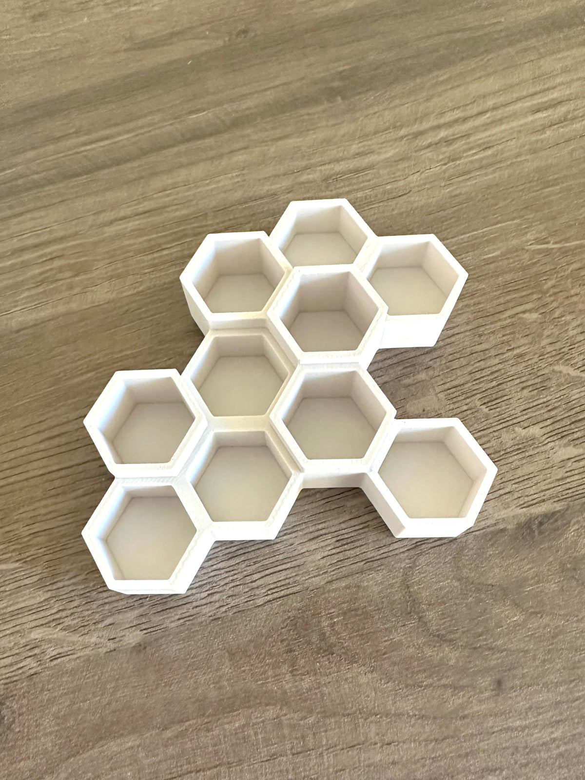 Magnetic Honeycomb Hide